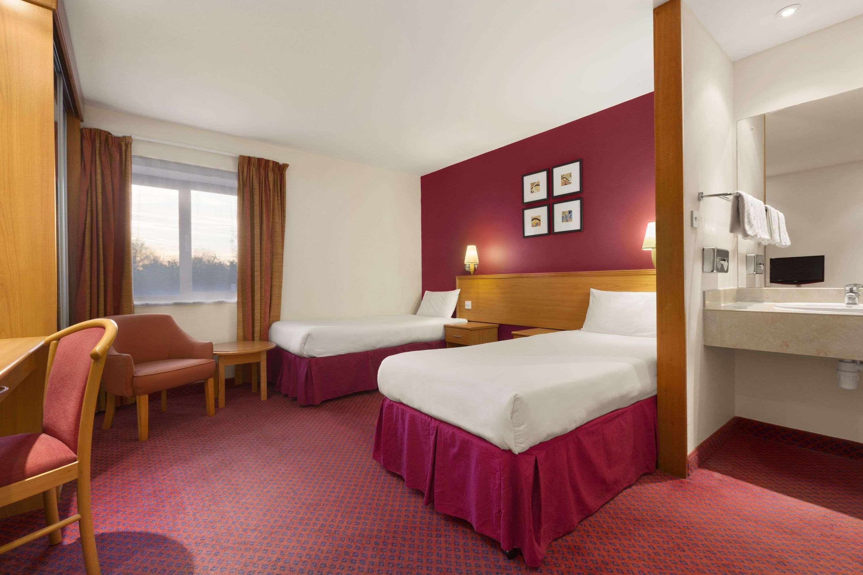 Days Inn Stevenage North Baldock Eksteriør bilde