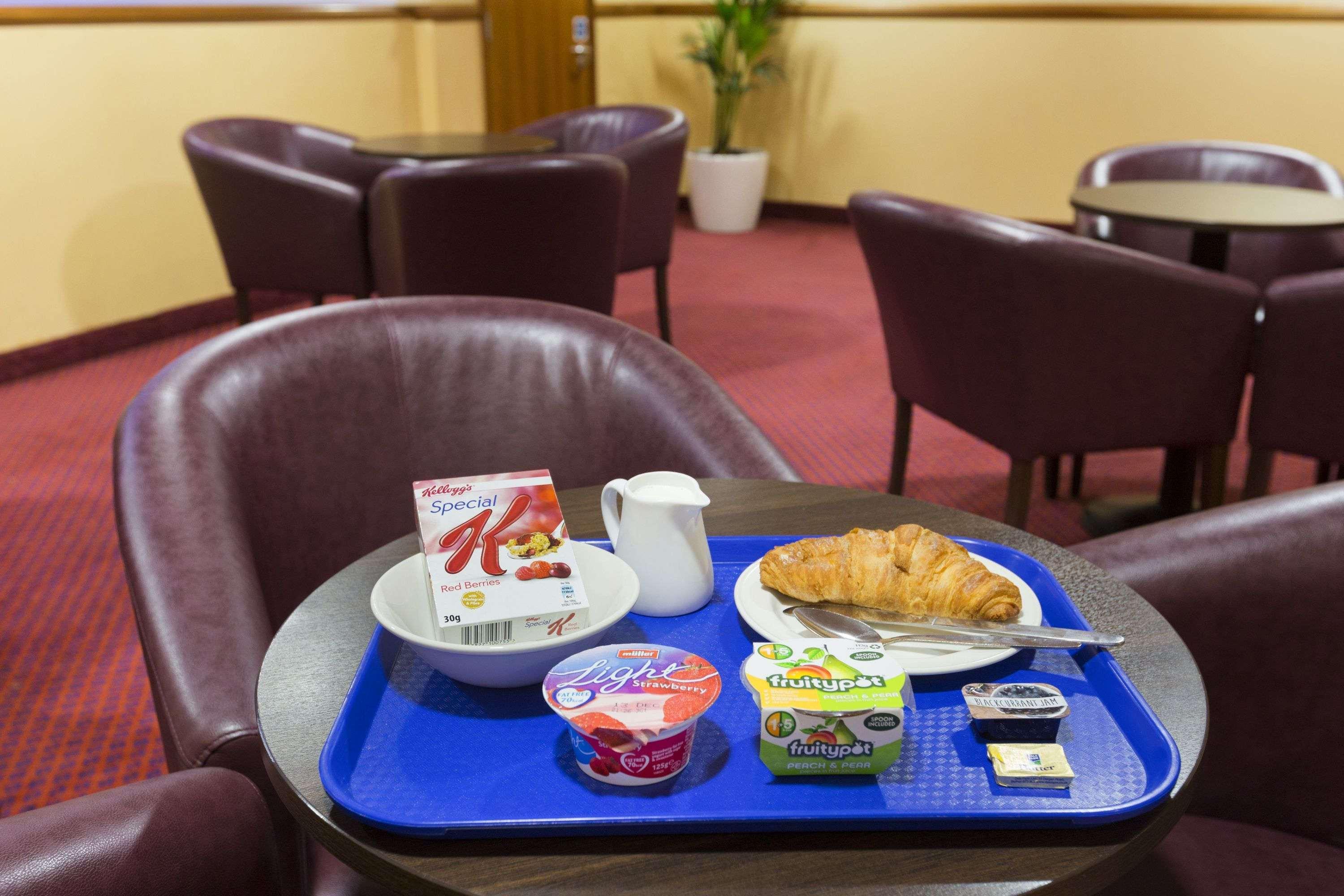 Days Inn Stevenage North Baldock Eksteriør bilde