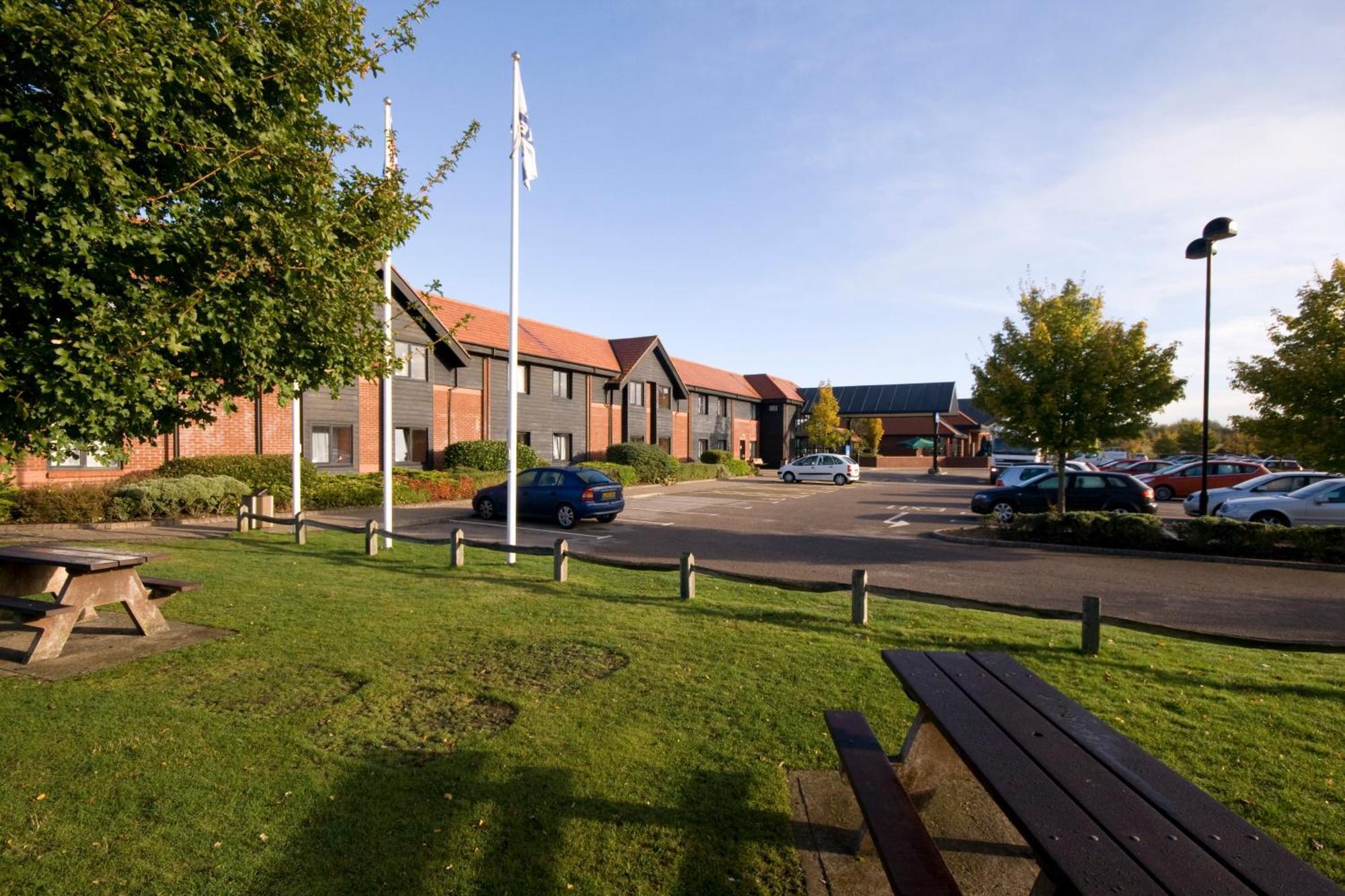 Days Inn Stevenage North Baldock Eksteriør bilde