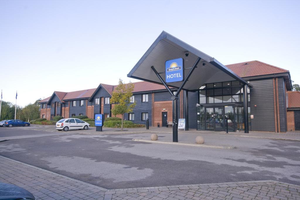 Days Inn Stevenage North Baldock Eksteriør bilde